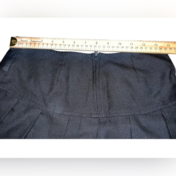 Royal Bones by Dan Goodman Black Pleated Mini Skirt with SILVER chain - Picture 5 of 7